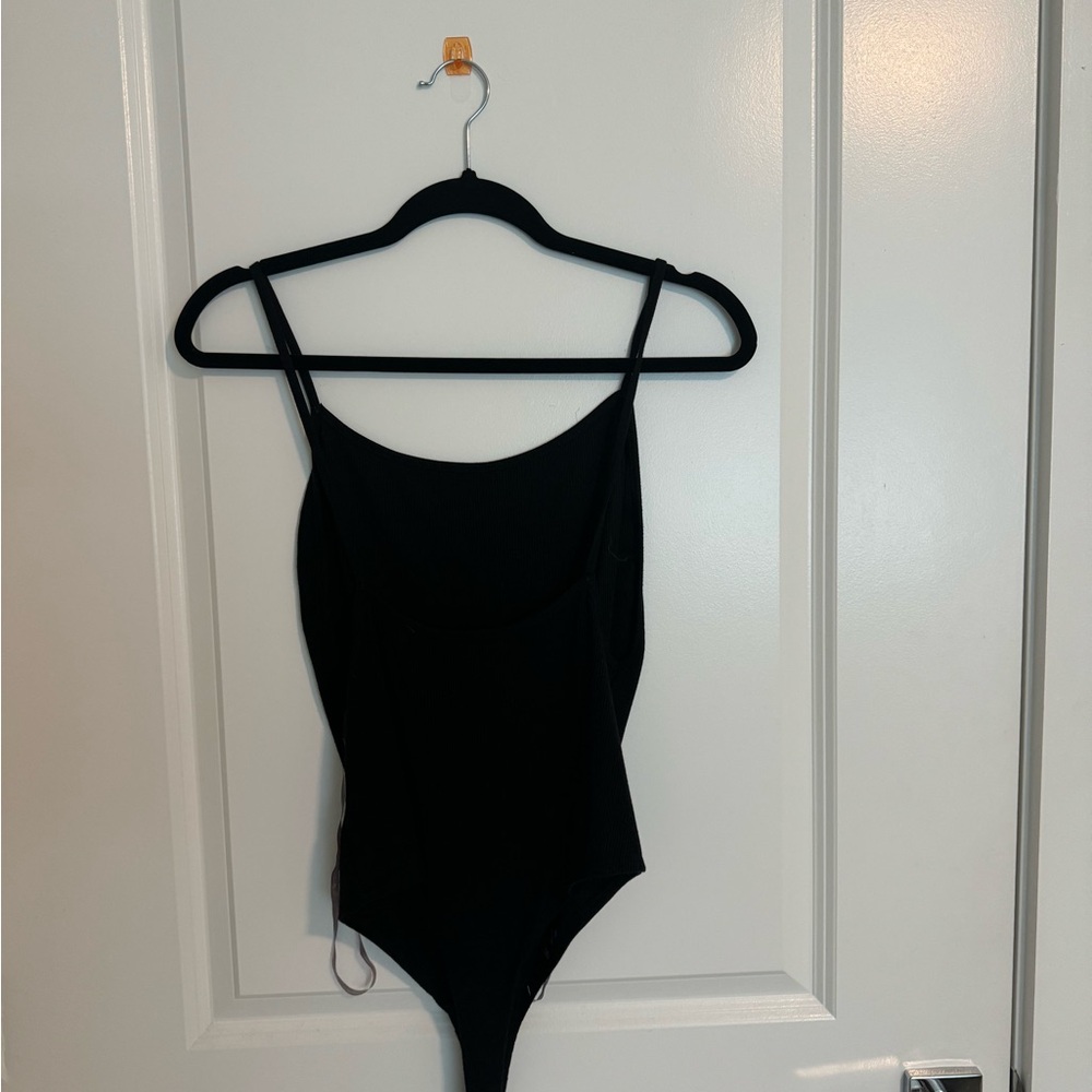 OPEN BACK BLACK BODYSUIT